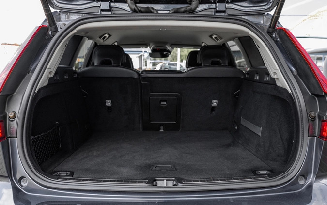 Volvo V60 cena 106900 przebieg: 143170, rok produkcji 2020 z Płońsk małe 781